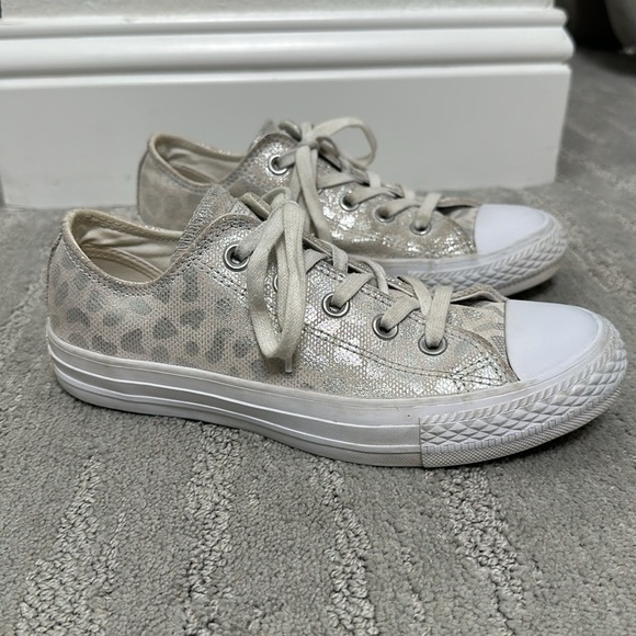 Converse Chuck Taylor All-Star Women’s shoe silver cheetah Converse Sneakers - Picture 2 of 11